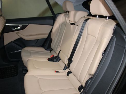 Used 2023 Audi Q8 Premium Plus image 18