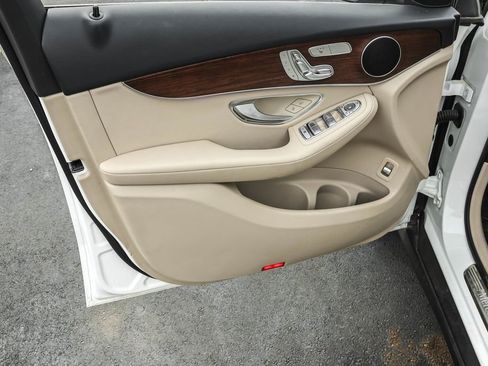 Used 2022 Mercedes-Benz GLC 300 4MATIC image 25