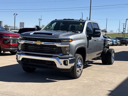 New 2026 Chevrolet Silverado 3500 LT w/ Convenience Package AWD/4WD image 10