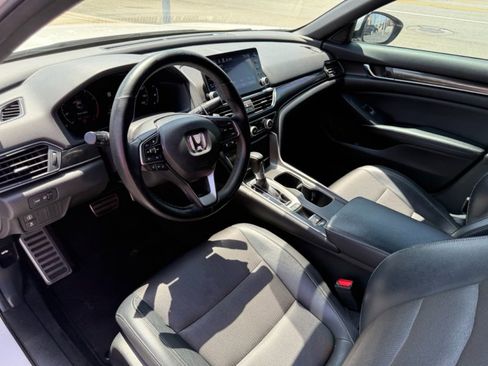 Used 2018 Honda Accord Sport image 12