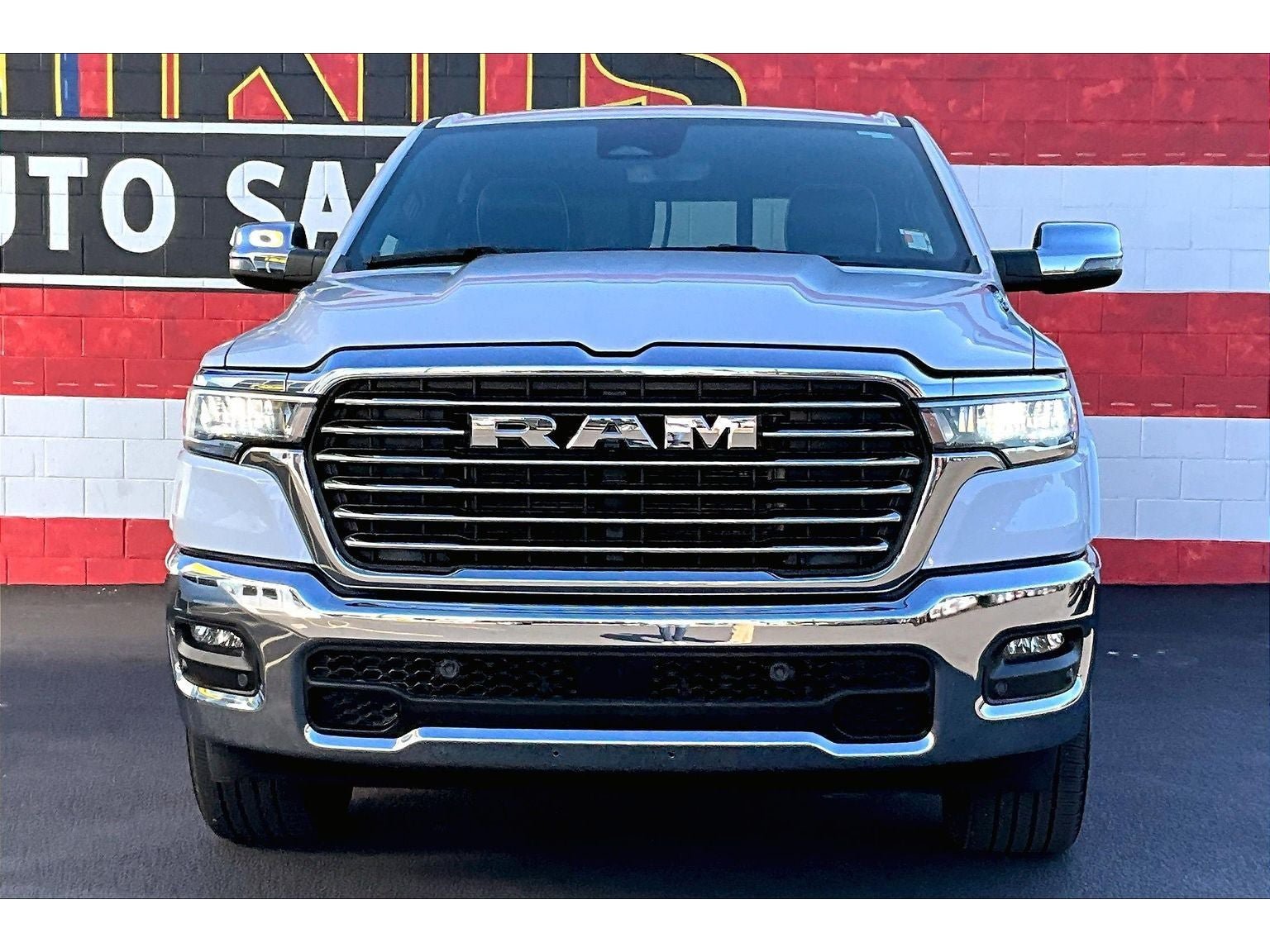 Used 2025 RAM 1500 Laramie AWD/4WD image 3