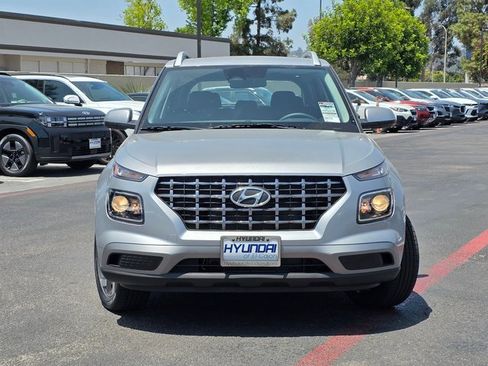 New 2025 Hyundai Venue SEL image 3