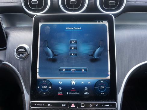 Used 2024 Mercedes-Benz GLC 300 4MATIC image 12