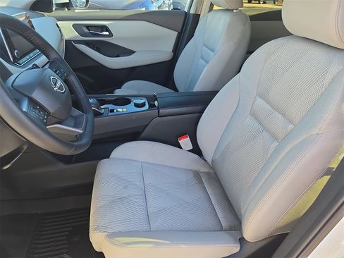 Used 2025 Nissan Rogue SV image 15