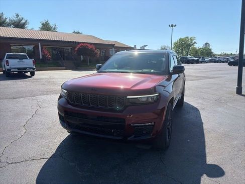 Used 2025 Jeep Grand Cherokee L Summit w/ Advanced Protech Group IV AWD/4WD image 2