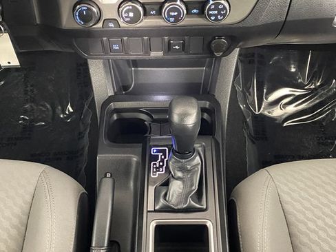 Certified 2022 Toyota Tacoma SR AWD/4WD image 16