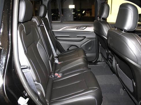 New 2025 Jeep Grand Cherokee Limited w/ MOPAR Finishing Package image 32