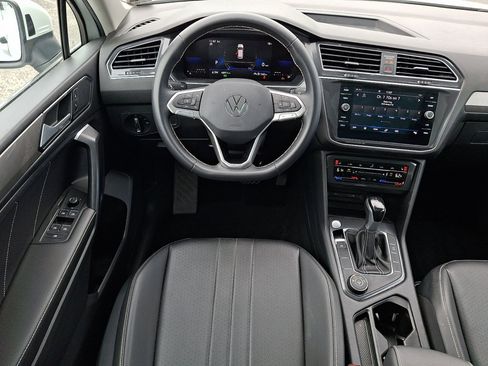 Used 2023 Volkswagen Tiguan SE AWD/4WD image 22