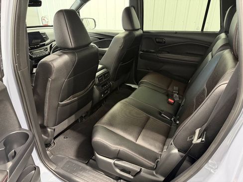 Used 2024 Honda Passport Black Edition image 13