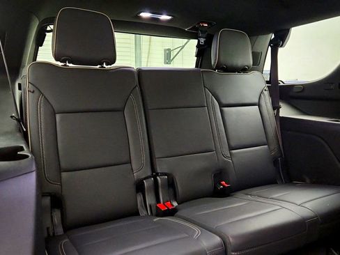 Used 2023 GMC Yukon SLT w/ SLT Premium Package image 25