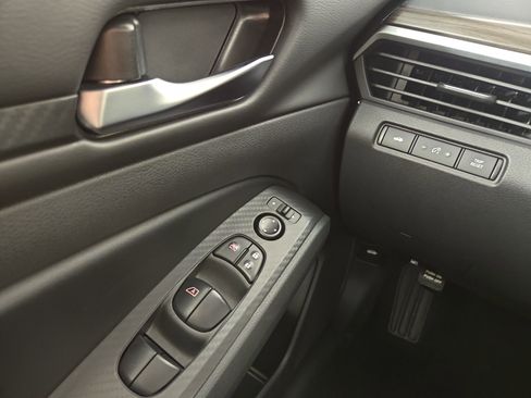 Used 2024 Nissan Altima 2.5 SV FWD image 27
