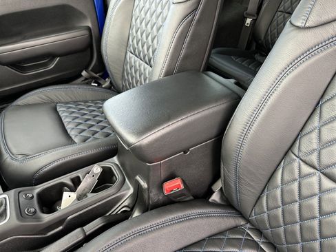 Used 2020 Jeep Wrangler Sport image 13