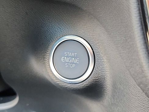 Used 2023 Volvo XC40 B4 Core FWD image 23