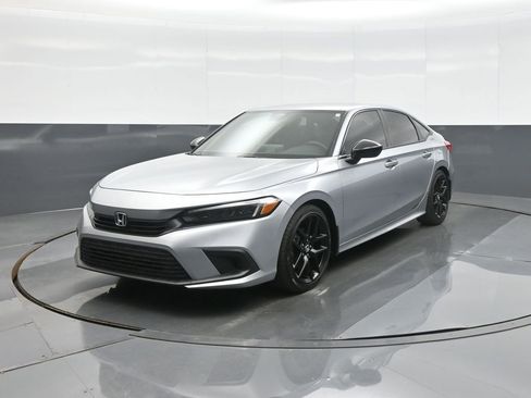 Used 2023 Honda Civic Sport image 3