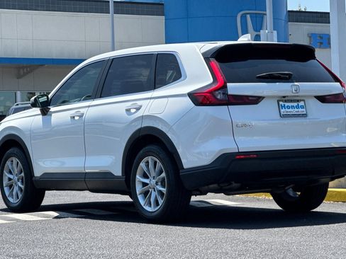 Used 2024 Honda CR-V EX image 3