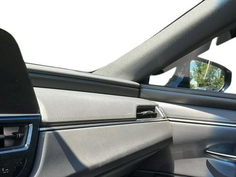 Used 2023 Lexus ES 250 w/ Premium Package image 18