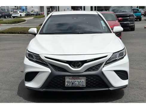 Used 2020 Toyota Camry SE FWD image 3