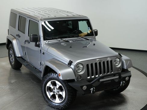 Used 2016 Jeep Wrangler Unlimited Sahara w/ Max Tow Package AWD/4WD image 47
