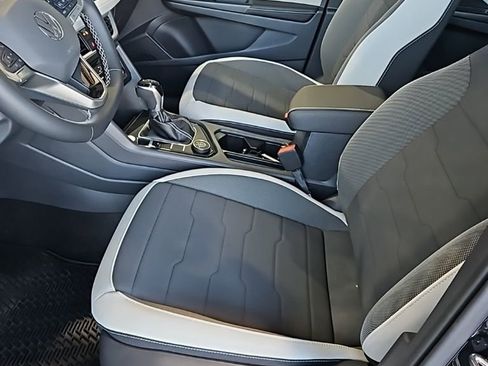 New 2026 Volkswagen Taos SE image 27