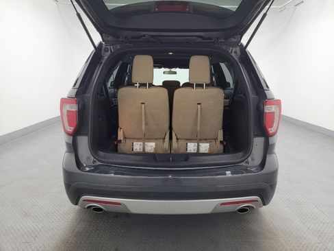 Used 2017 Ford Explorer XLT image 29