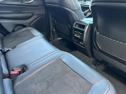 Used 2025 Jeep Grand Cherokee Altitude RWD image 29