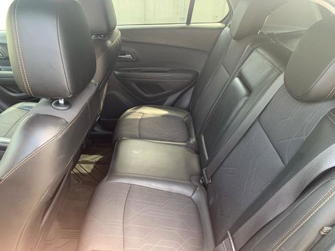 Used 2020 Chevrolet Trax LT w/ LT Convenience Package image 9