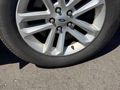 Used 2014 Ford Explorer XLT FWD image 18