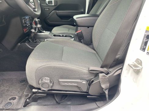 Used 2024 Jeep Wrangler Unlimited AWD/4WD image 23