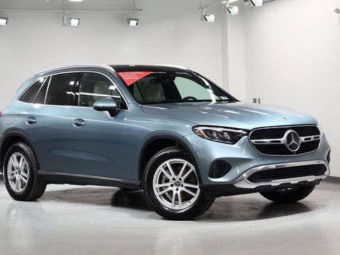 Used 2025 Mercedes-Benz GLC 300 4MATIC image 2