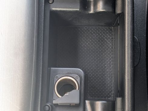 Used 2014 Toyota Camry L image 26