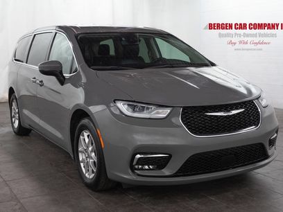 Used 2023 Chrysler Pacifica Touring-L
