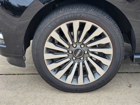 Used 2019 Lincoln Navigator Reserve AWD/4WD image 10