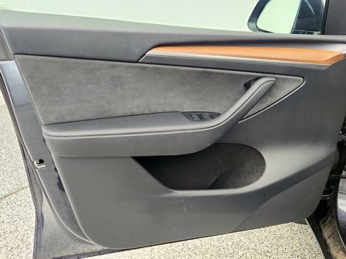 Used 2024 Tesla Model Y 2WD image 11