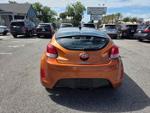 Used 2013 Hyundai Veloster w/ Tech Pkg FWD image 5
