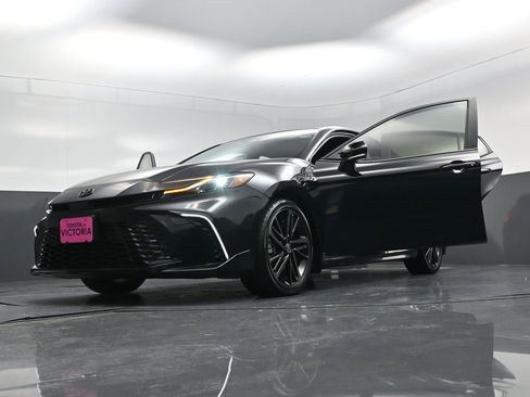 Used 2025 Toyota Camry XSE FWD image 27