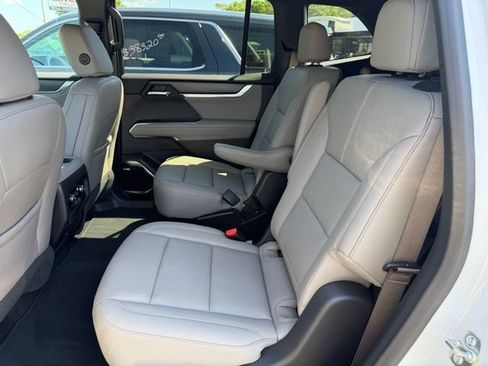 Certified 2026 GMC Acadia Elevation w/ Elevation Premium Package FWD image 10