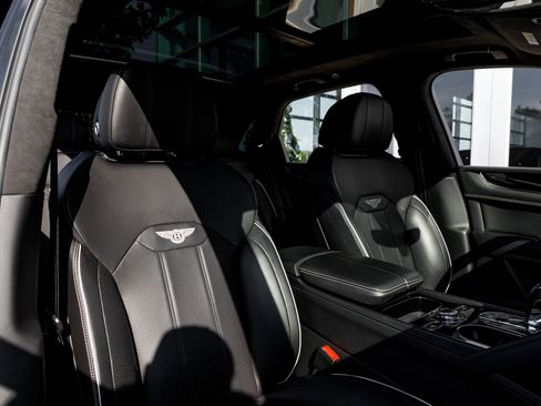 Used 2022 Bentley Bentayga image 47