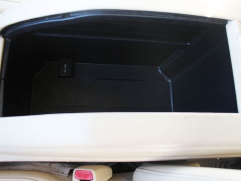 Used 2016 Toyota Highlander Limited image 39