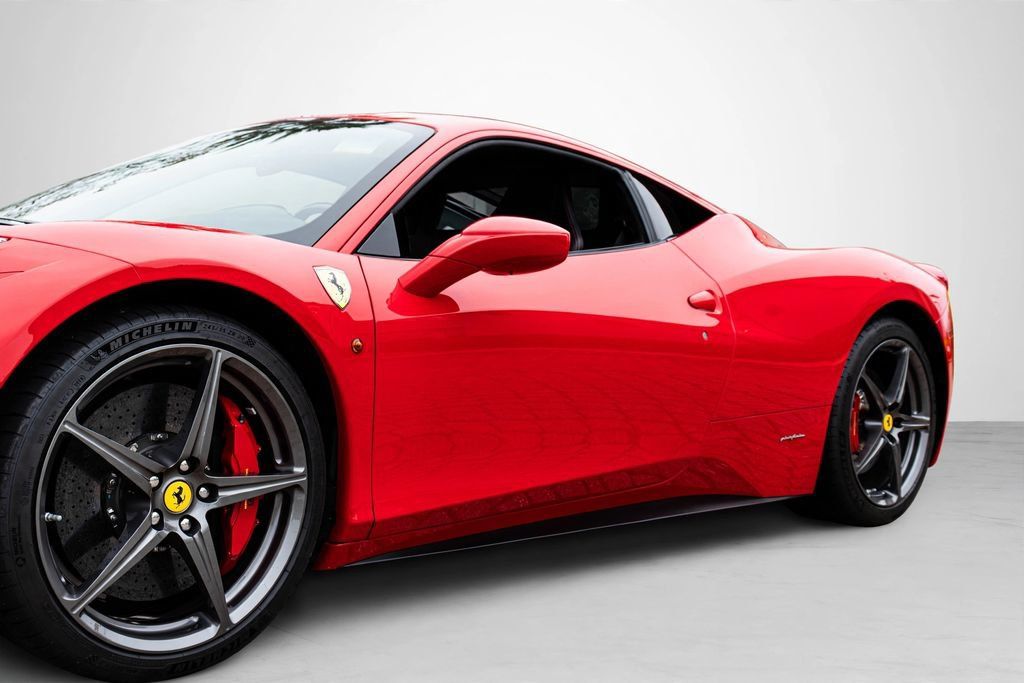 Used 2015 Ferrari 458 Italia Coupe RWD image 30