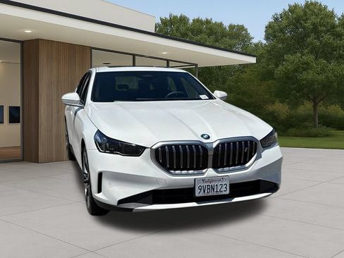 Used 2026 BMW i5 eDrive40 w/ Premium Package RWD image 5