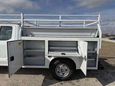 New 2026 Ford F250 XL w/ XL Chrome Package image 5