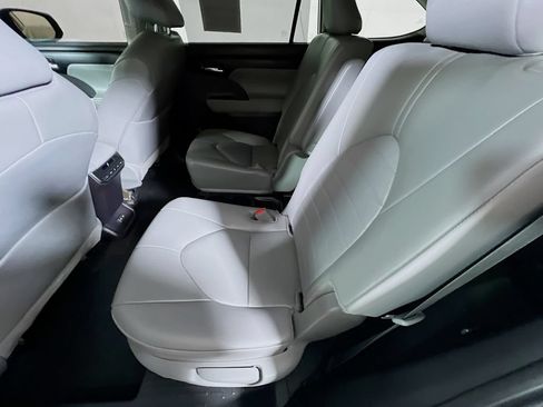 Certified 2024 Toyota Highlander XLE AWD/4WD image 21