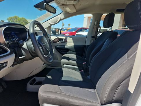 Used 2024 Chrysler Voyager LX FWD image 18