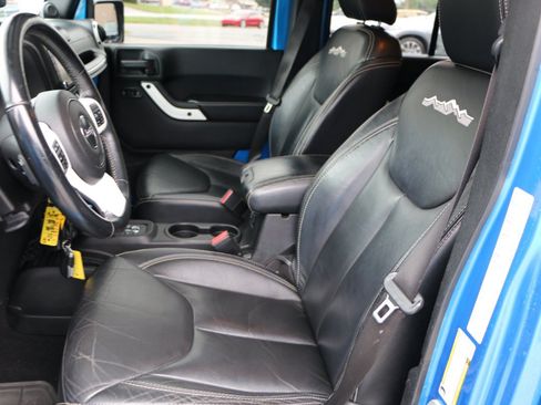 Used 2014 Jeep Wrangler Unlimited Sahara AWD/4WD image 22