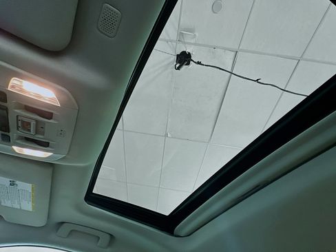 Used 2022 Toyota Highlander XLE image 25