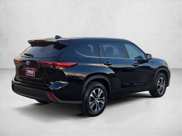 Used 2023 Toyota Highlander XLE FWD image 5