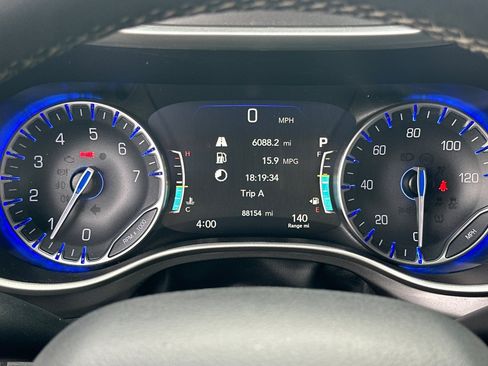 Used 2023 Chrysler Pacifica Touring-L FWD image 26