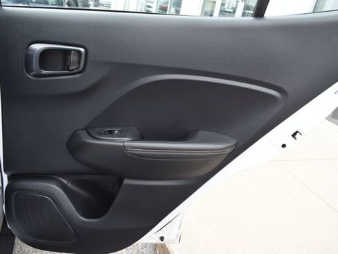 Used 2025 Hyundai Venue Limited FWD image 32
