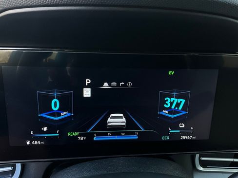 Used 2025 Hyundai Elantra Limited image 40