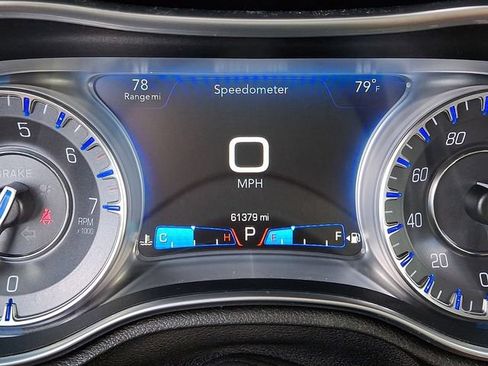 Used 2018 Chrysler 300 Touring RWD image 21
